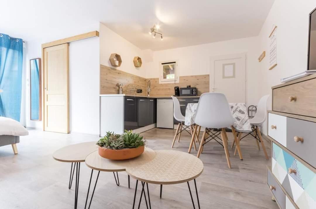 Le Studio Du Pressoir Gisay Eksteriør billede